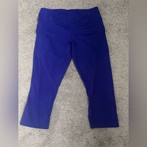 Vibrant Blue Cropped Leggings